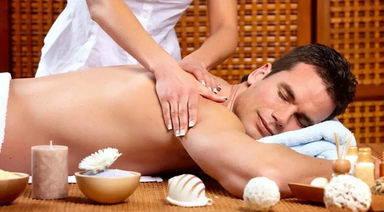 Массажное масло Hot Luxury, клубника и красный перец, 75 мл