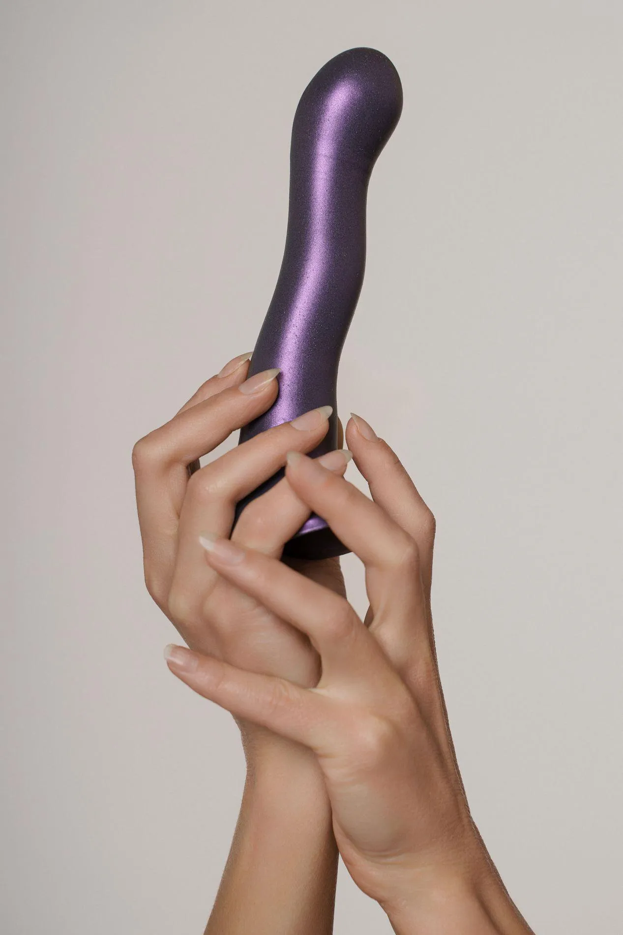 Фаллоимитатор Ouch! Curvy G-Spot Dildo 7'', 17 cm (серый)