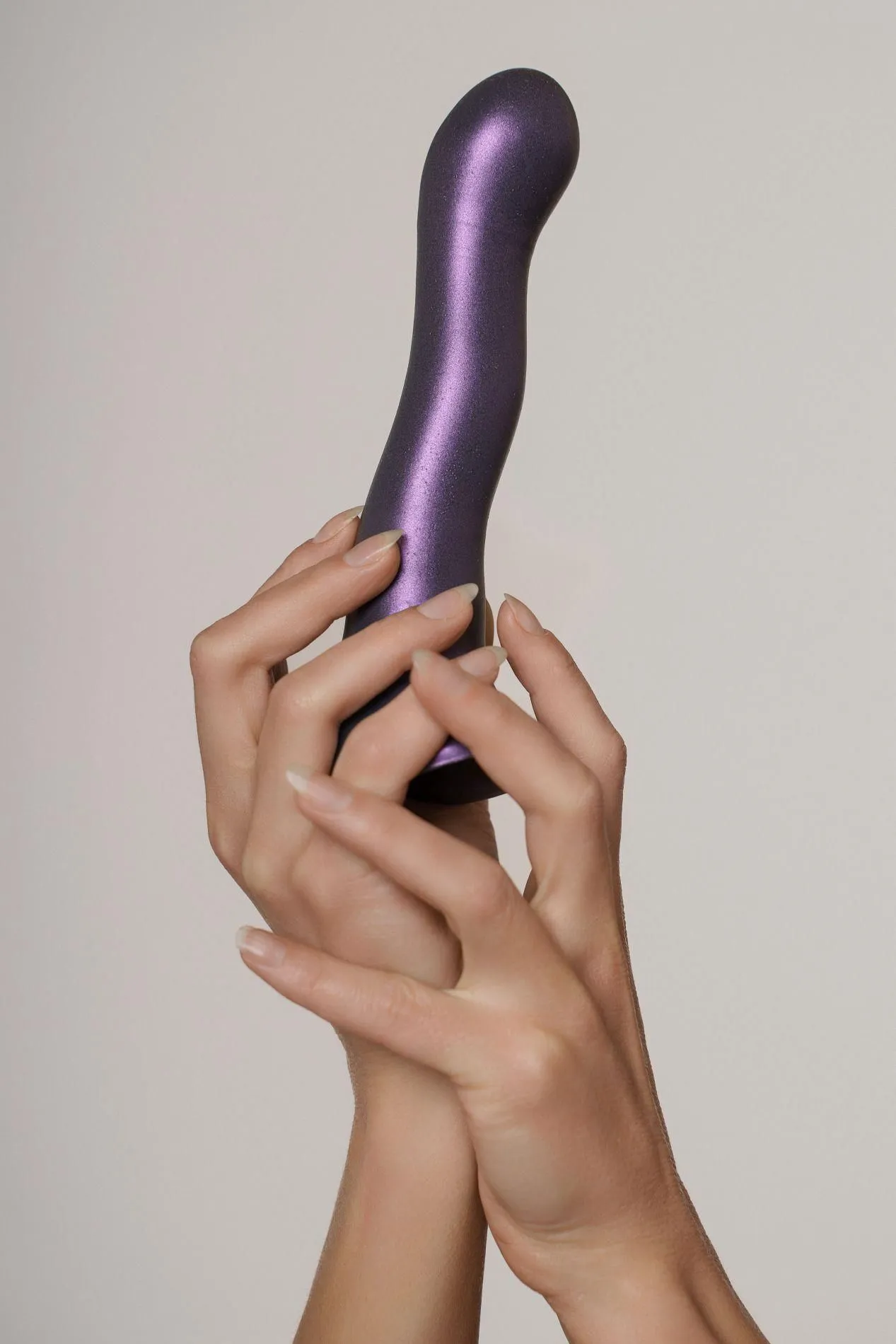 Фалоімітатор Ouch! Curvy G-Spot Dildo 7'', 17 cm (сірий)