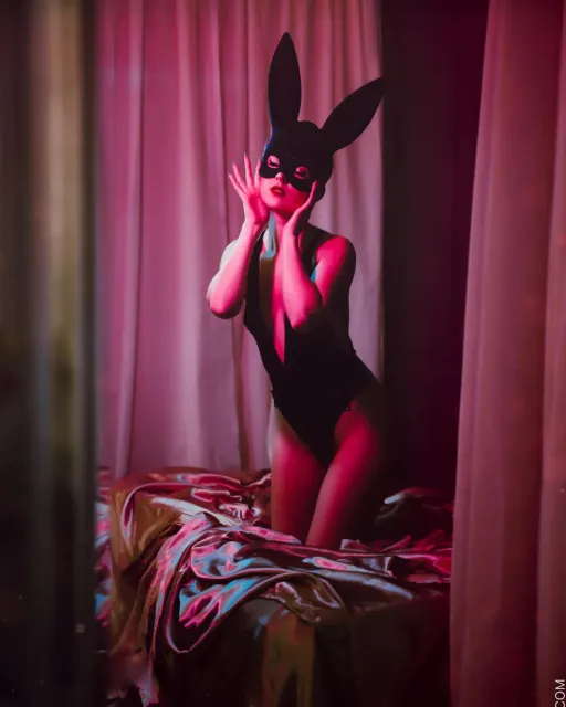 Маска на глаза Leg Avenue Glitter Masquerade Rabbit Mask Black (черный)