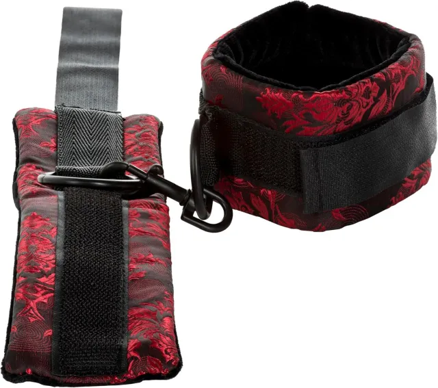 Кляп Calexotics Scandal Breathable Ball Gag with Cuffs (черный)