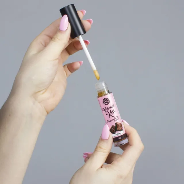 Блеск для губ Secret Play Vibrant Kiss Brownie, 6 мл