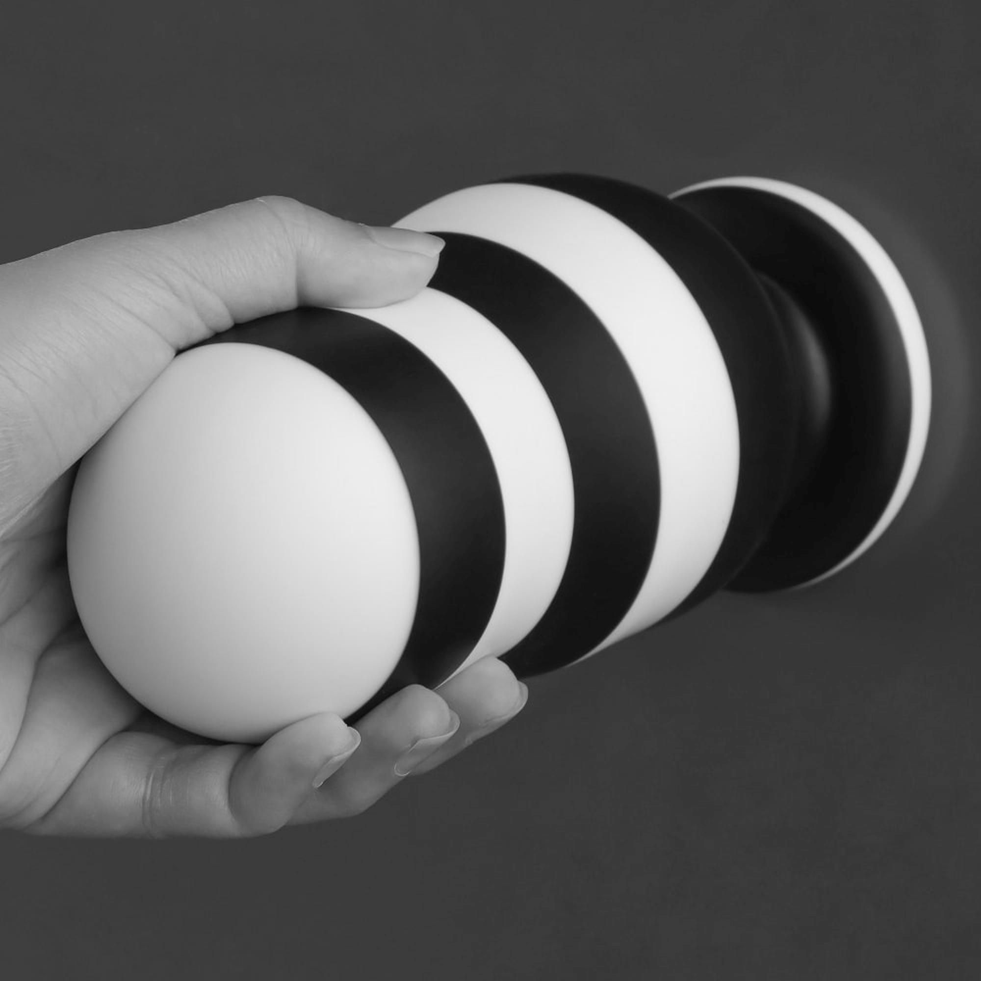 Korek analny LoveToy X-Missioner, 18 cm (czarny-biały)