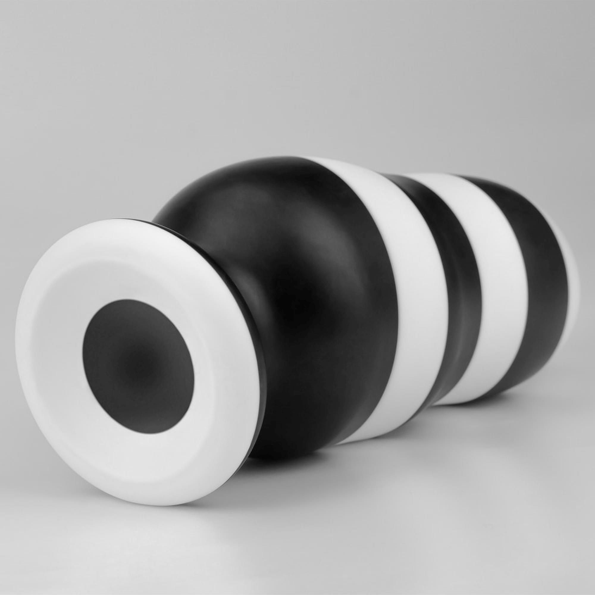 Korek analny LoveToy X-Missioner, 18 cm (czarny-biały)