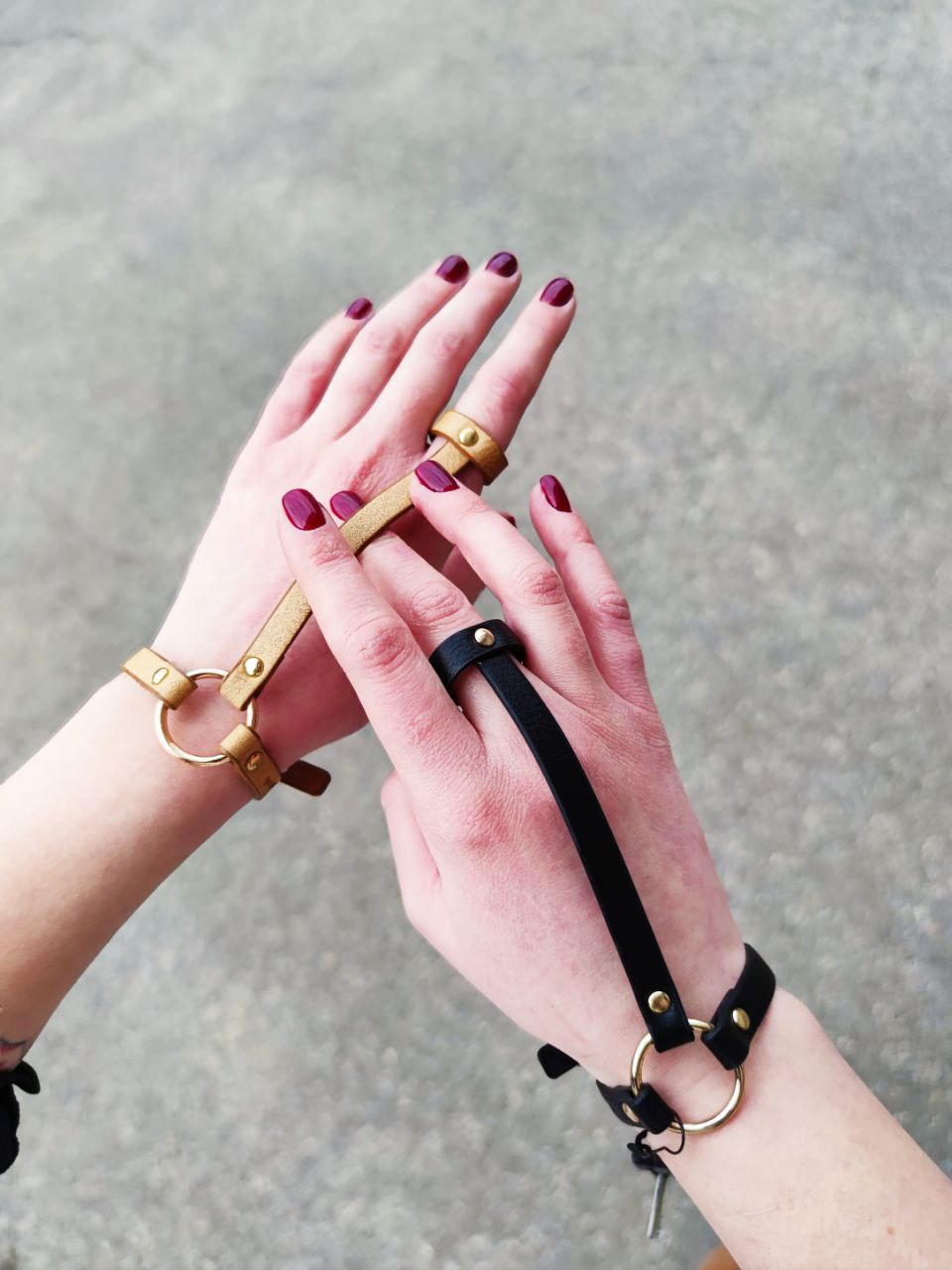 Прикраса на руку Bijoux Indiscrets Maze Simple Hand Piece Black (чорний)