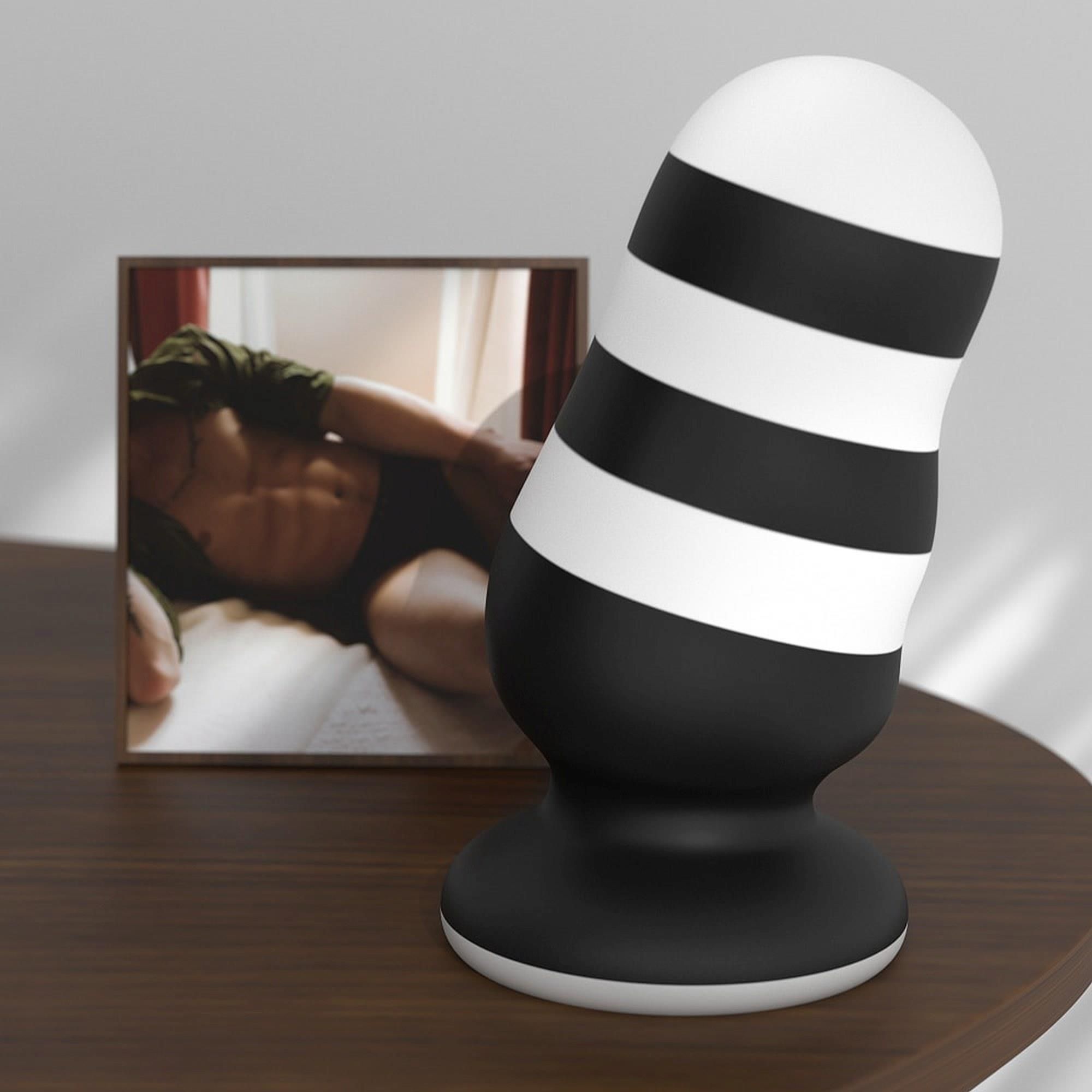 Korek analny LoveToy X-Missioner, 18 cm (czarny-biały)