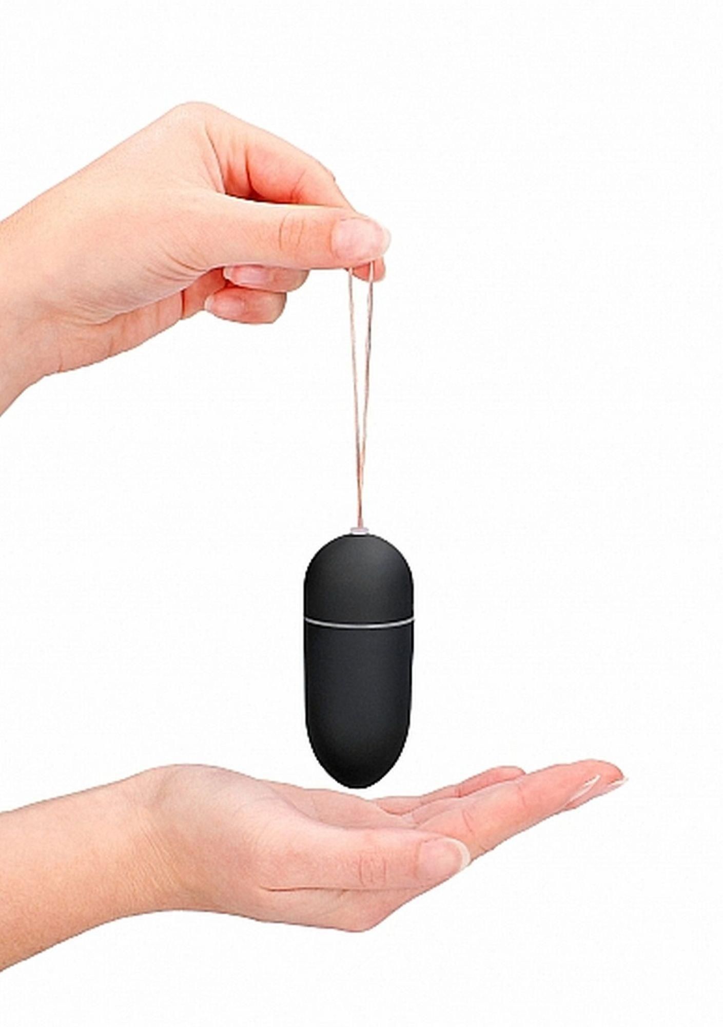 Wibrujące jajeczko ShotsToys Remote Vibrating Egg, 8 cm (czarny)