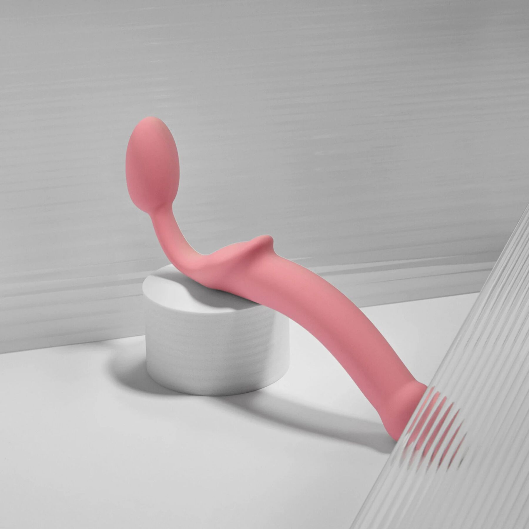 Страпон Dorcel Semi-Realistic Bendable Strap-On, M (рожевий)