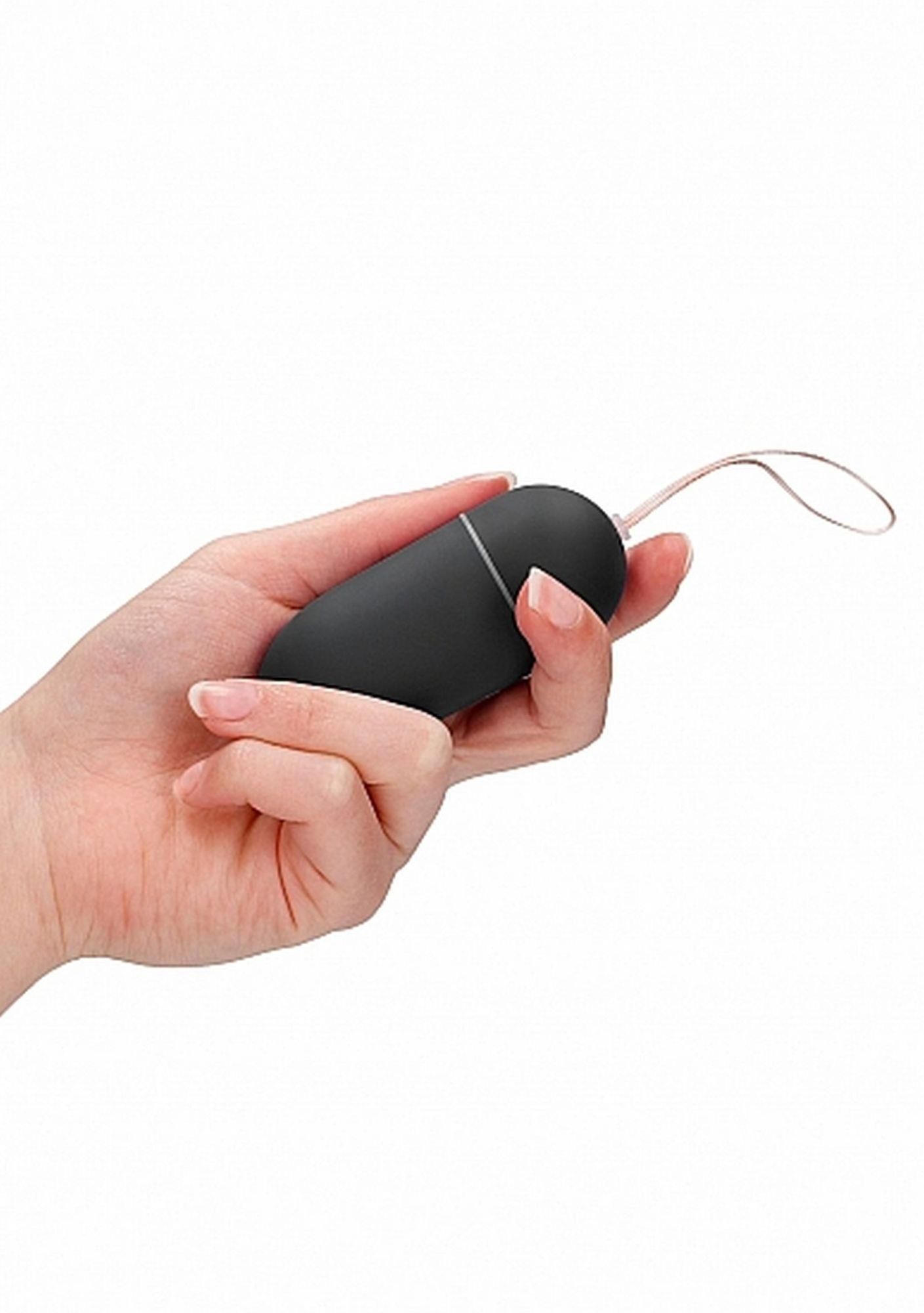 Wibrujące jajeczko ShotsToys Remote Vibrating Egg, 8 cm (czarny)