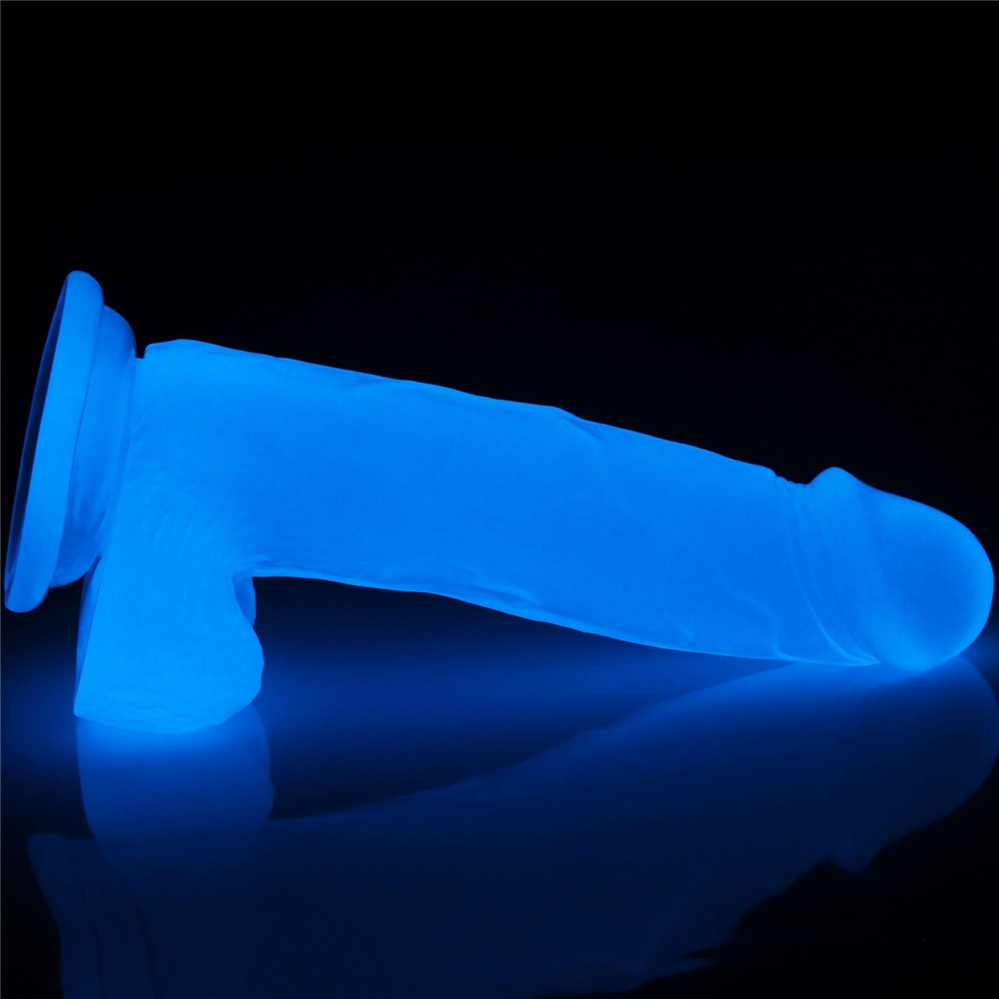 Неоновый фаллоимитатор LoveToy Lumino Play, 19 см (голубой)