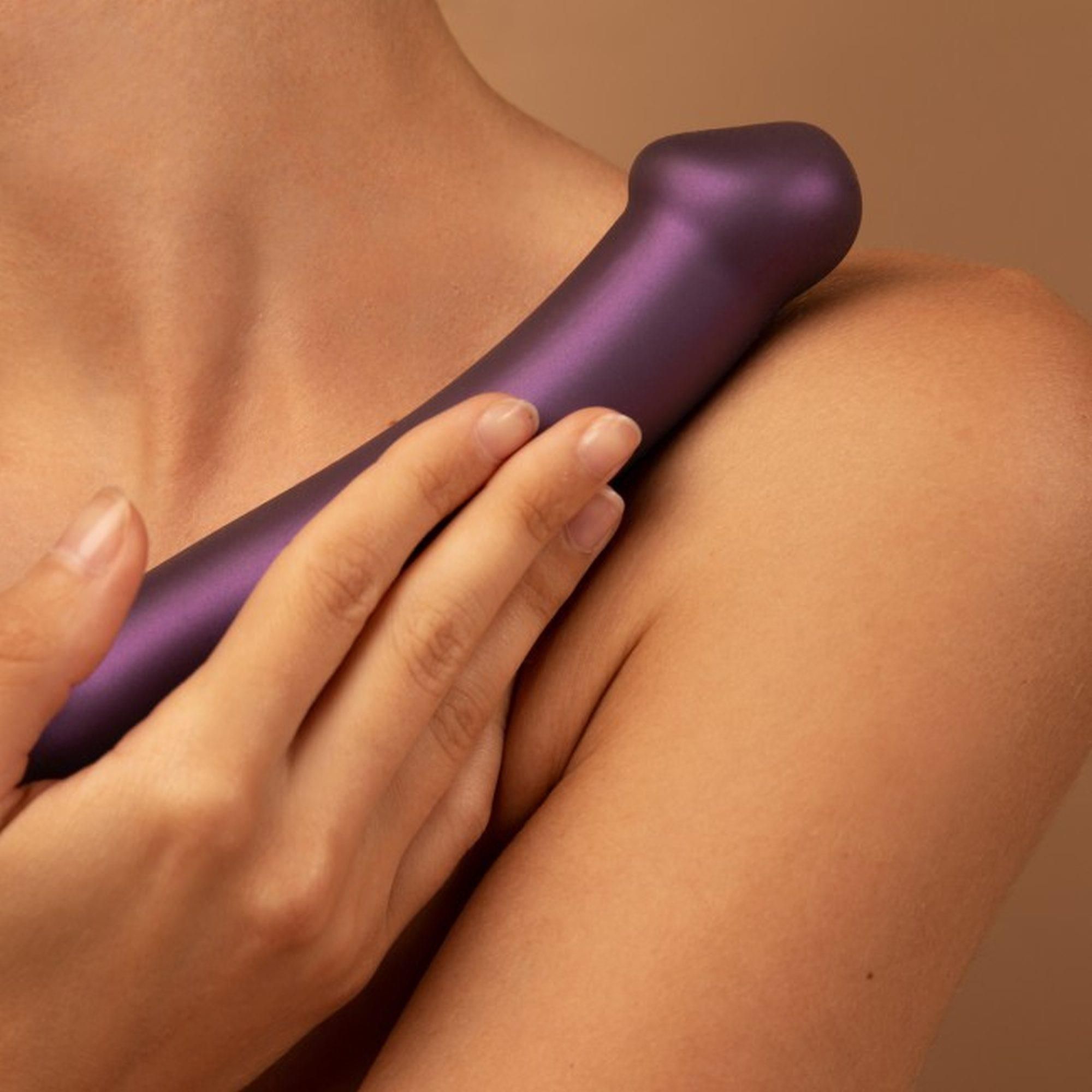 Фаллоимитатор Strap-On-Me Mono Density, 18 см (фиолетовый)
