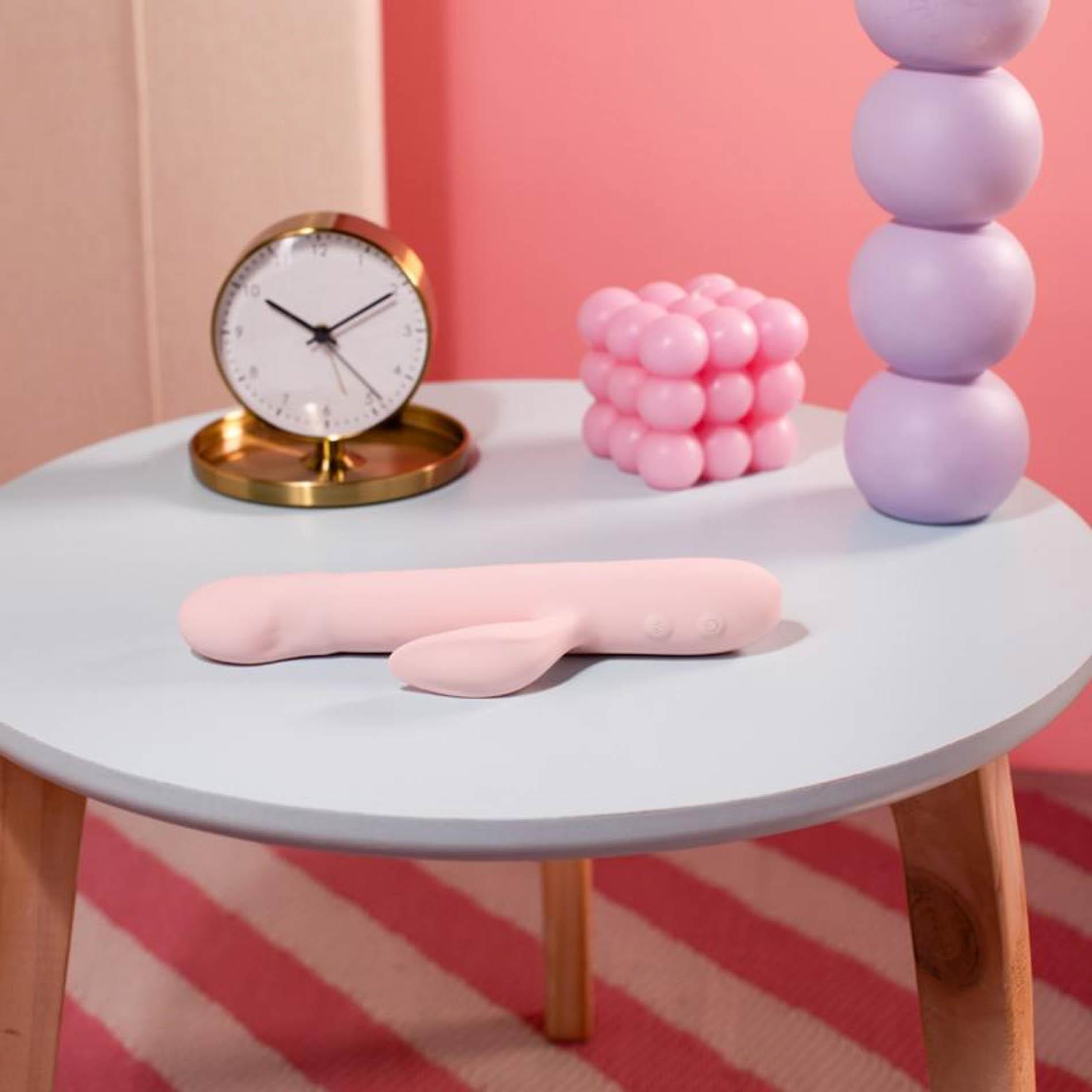 Вибратор-кролик Fleshlight Good Vibes Only  Shai, 22 см (розовый)