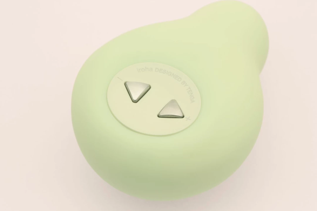Вибратор для клитора Tenga Iroha Midori, 7,7 см (зеленый)