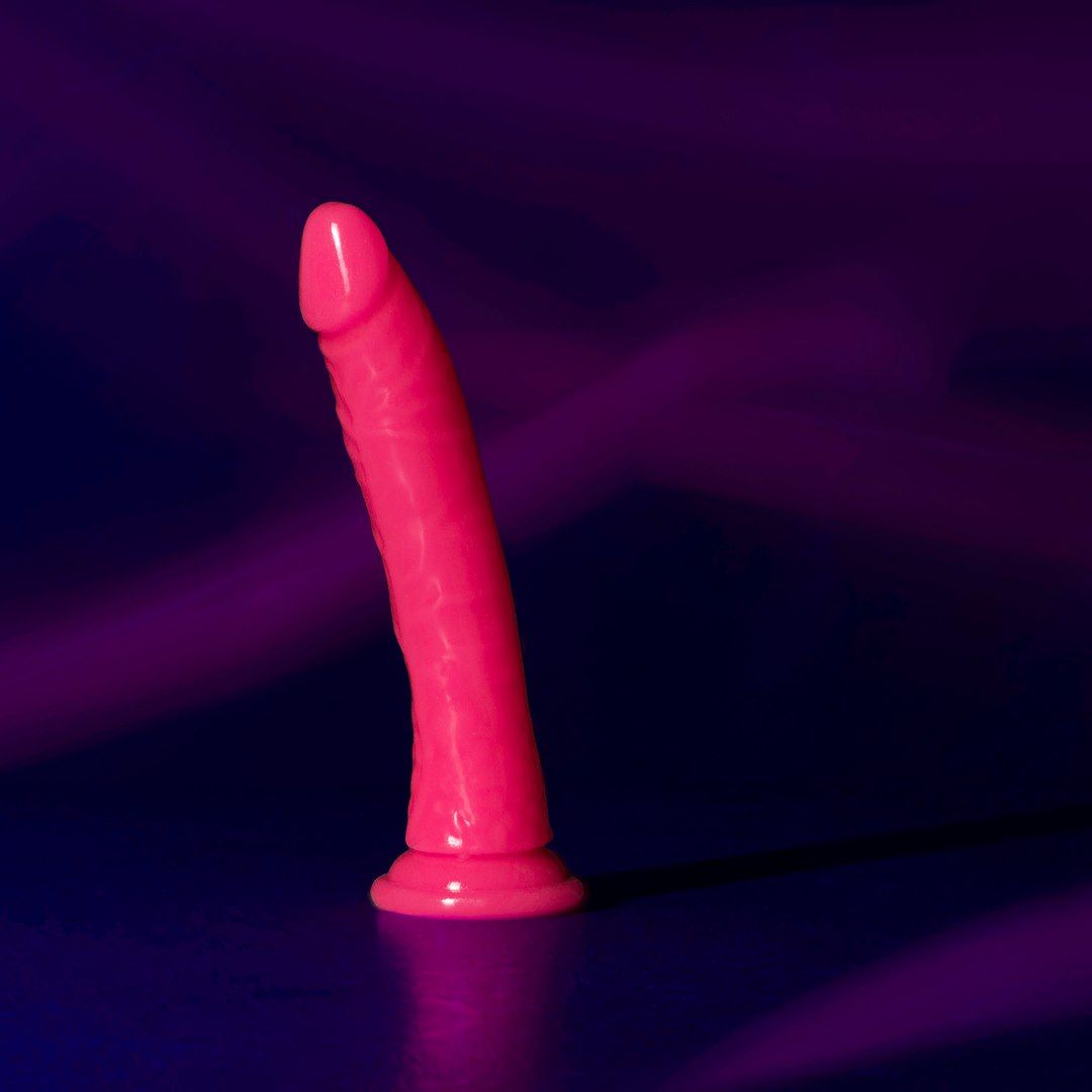 Dildo RealRock Slim Realistic 8'', 22 cm (różowy)