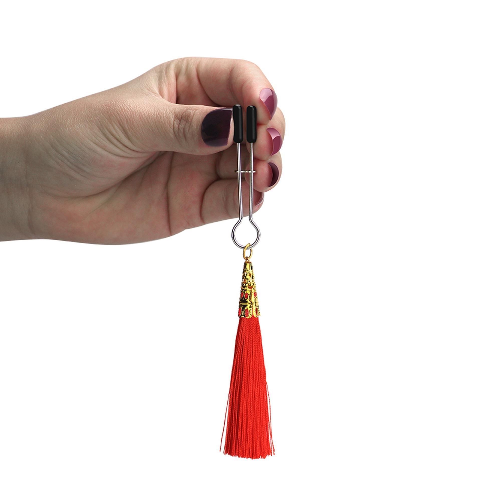 Затискачі для сосків з пензликами LoveToy Glamor Tassel Nipple Clamp, 14 см (червоний)