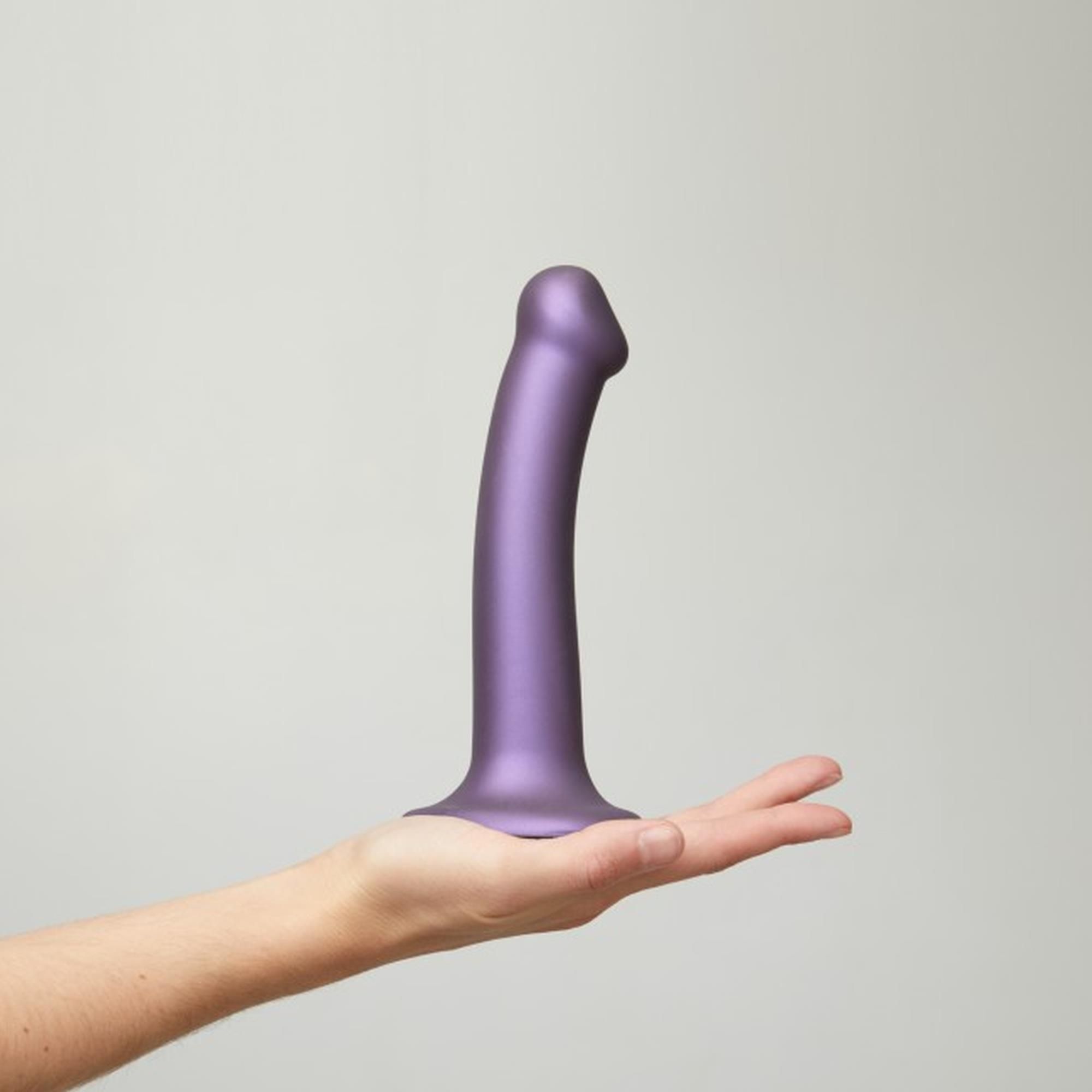 Фаллоимитатор Strap-On-Me Mono Density, 18 см (фиолетовый)