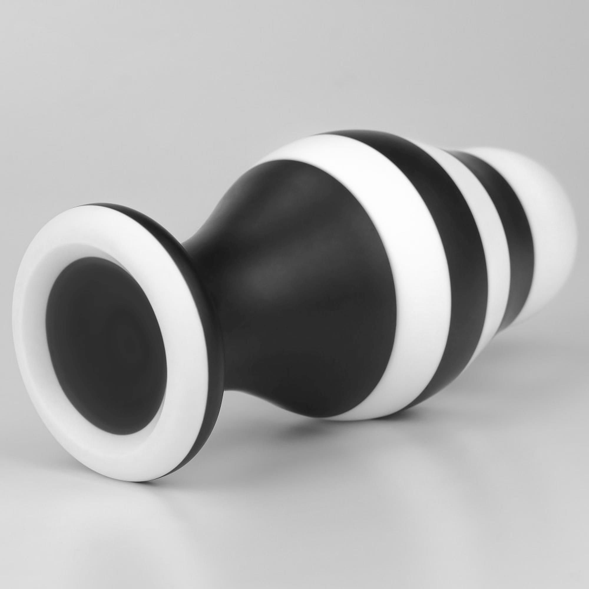 Korek analny LoveToy X-Missioner, 17 cm (czarny-biały)