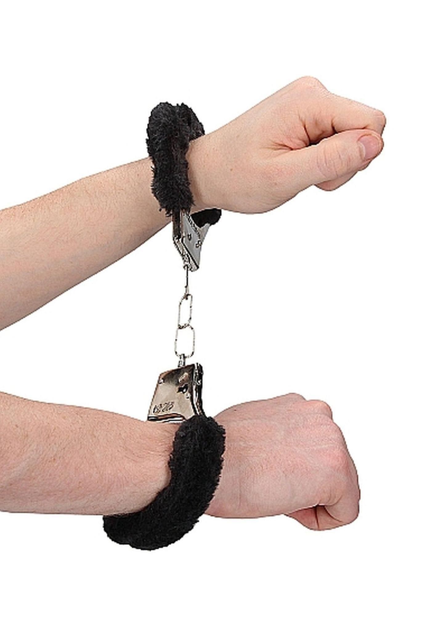 Kajdanki ShotsToys Handcuffs Furry (czarny)