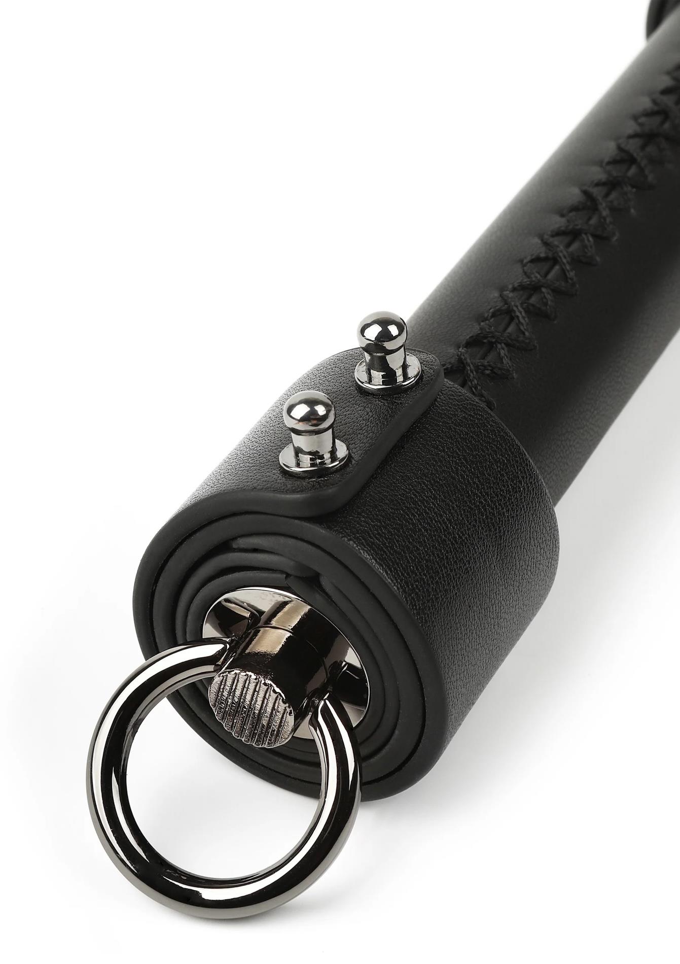 Флоггер Hidden Desire Genuine Leather Knot Flogger, 55 см (черный с красным)