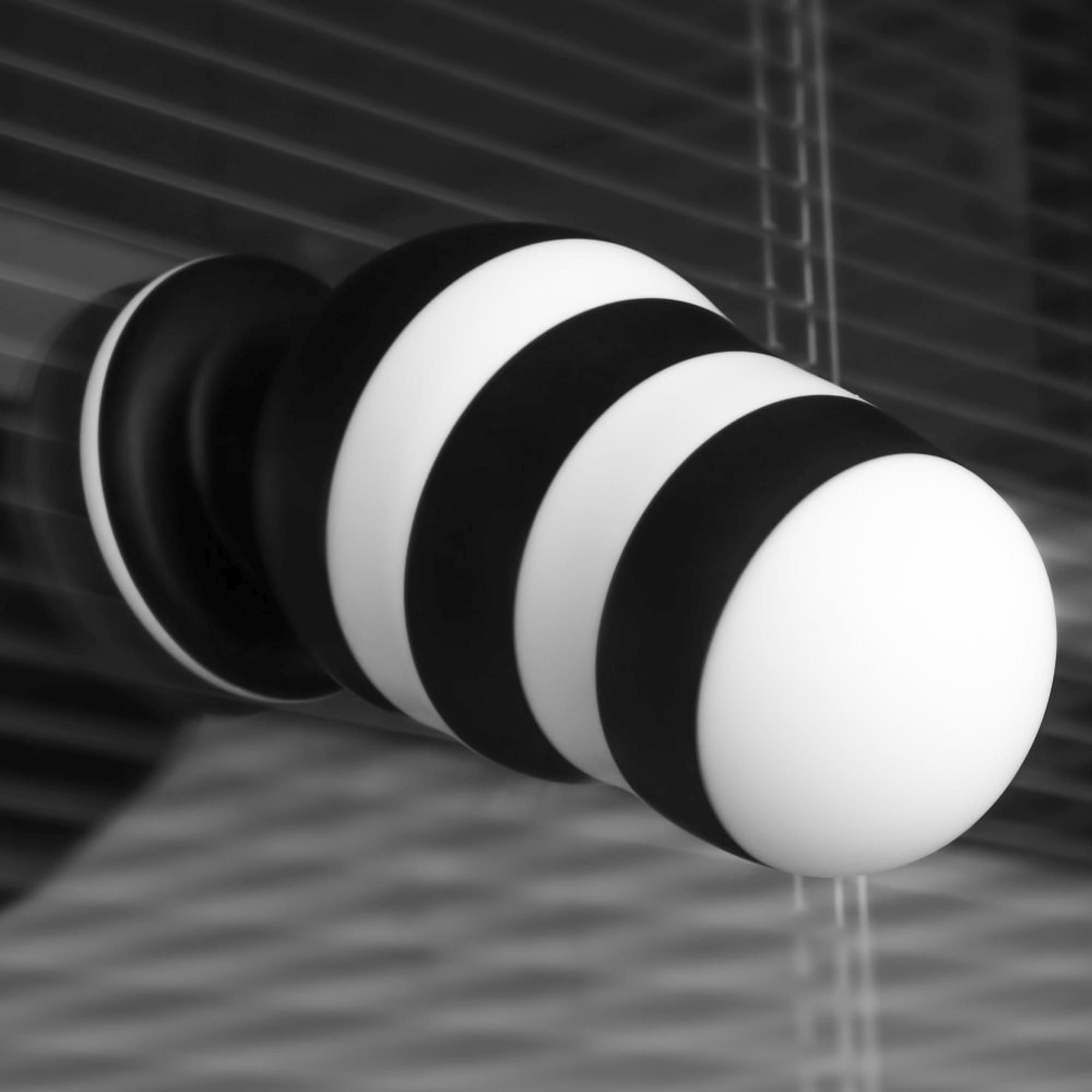 Korek analny LoveToy X-Missioner, 18 cm (czarny-biały)