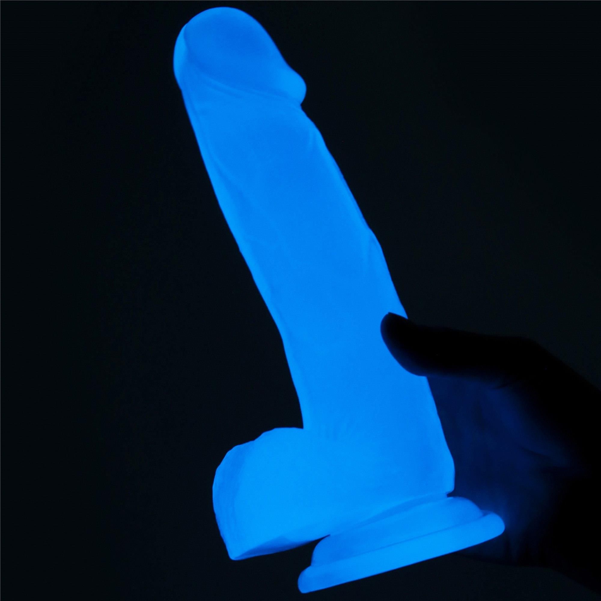 Неоновый фаллоимитатор LoveToy Lumino Play, 19 см (голубой)