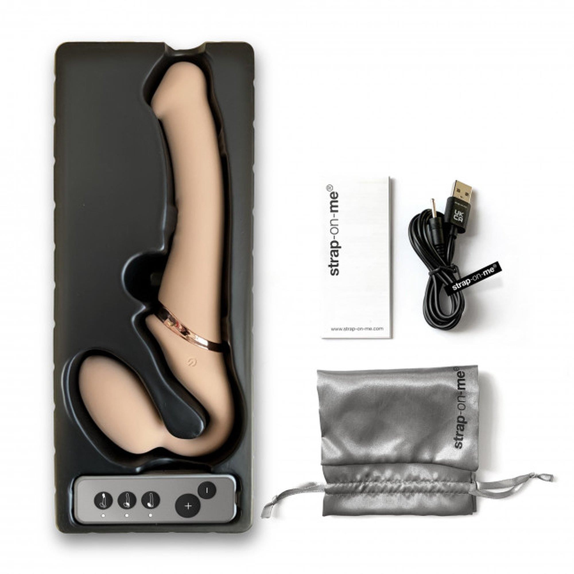 Страпон с вибрацией Strap-On-Me Vibrating Flesh L, 19 см (телесный)
