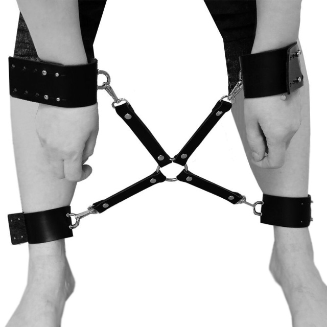 Fetish Provoke Domluxe - Skórzana uprząż z kajdankami na ręce i nogi., Czarny, 35 cm