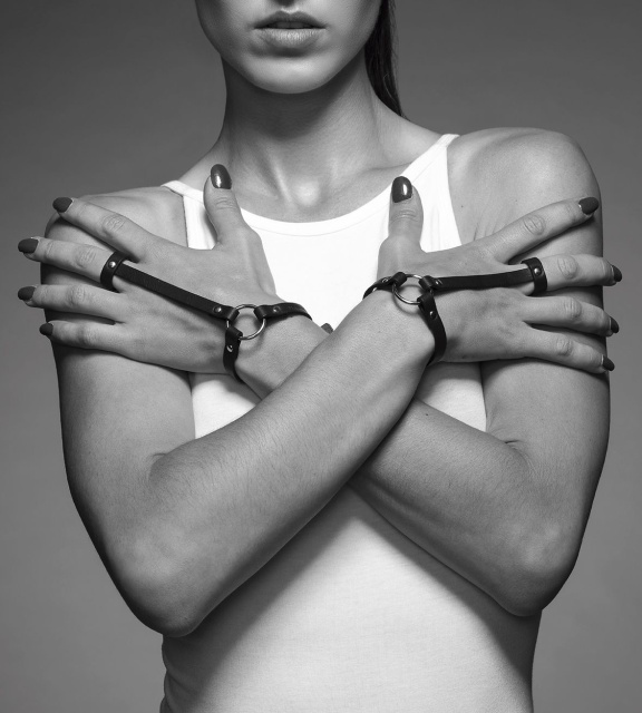 Прикраса на руку Bijoux Indiscrets Maze Simple Hand Piece Black (чорний)