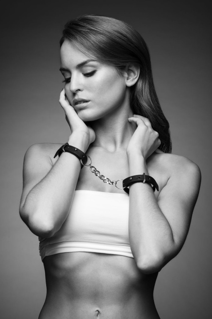Наручники Bijoux Indiscrets Maze Thincuffs (черный)